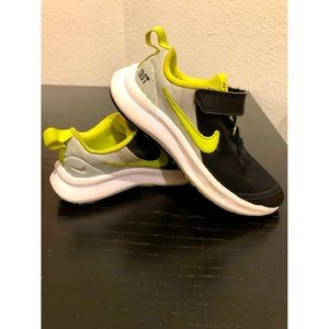 Boys Nike Star Runner 3 Special Edition Sneakers